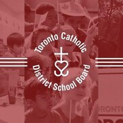 Une illustration comprenant le logo du TCDSB 