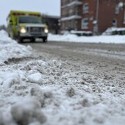 Plusieurs centimètres de neige recouvrent la chaussée à Drummondville.