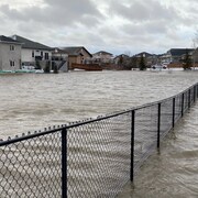 Des quartiers de Selkirk, au Manitoba, sont inondés le 25 avril 2022.