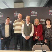 De gauche à droite : Thomas-Louis Côté, directeur de Québec BD, André Crochetière, responsable visite scolaire, Daniel Gélinas, directeur-général du SILQ, Rhonda Rioux, présidente du conseil d'administration, Johanne Mongeau, directrice des communications.