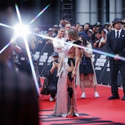 Jennifer Lopez marche sur le tapis rouge pour le film Unstoppable au Festival international du film de Toronto le 6 septembre 2024.