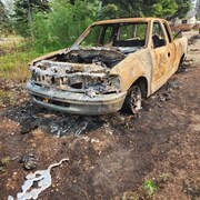 Camion brûlé, le 6 juin 2023, près de Hay River.