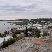 Une vue de Yellowknife depuis le Bush Pilot's Monument, le 18 août 2023.