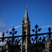 La tour de la Paix de la colline du Parlement, à Ottawa, le mercredi 13 décembre 2023.