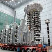 Un transformateur géant fabriqué par Hitachi.