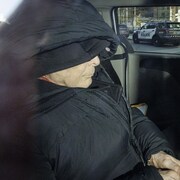 Peter Nygard assis dans un véhicule.