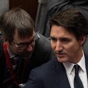 Le premier ministre Justin Trudeau et le ministre de l'Environnement Steven Guilbeault.