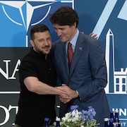 Justin Trudeau et Volodymyr Zelensky au sommet de l'OTAN à Washington.