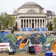 Des étudiants propalestiniens campent sur le campus de l'université Columbia le 30 avril 2024 à New York.