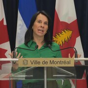 Valérie Plante s'adresse aux journalistes.