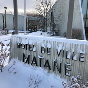L'hôtel de ville de Matane sous la neige.