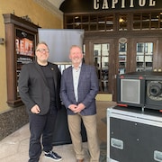 Le P D G du port de Windsor, Steven Salmons, et Vincent Georgie, directeur général et chef programmeur du Festival international du film de Windsor.