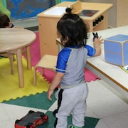 Un enfant dans une garderie.