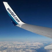 Une aile d'avion de la compagnie WestJet.