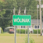 Une pancarte routière indique que l'on se trouve à Wôlinak.
