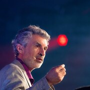 Yoshua Bengio donne une conférence.