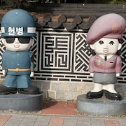 Des statues aux abords de la zone coréenne démilitarisée (DMZ) une étroite bande de terre servant de zone tampon entre la Corée du Nord et la Corée du Sud.