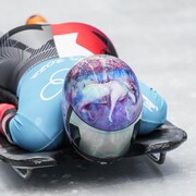 Une athlète canadienne à plat ventre sur son skeleton