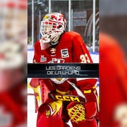 Lucas Beckman, gardien du Drakkar de Baie-Comeau, pendant un match. Un titre visuel est présent au milieu de l'image qui annonce le titre de la capsule : « Les gardiens de la LHJMQ ».