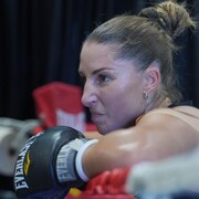 Elle s'appuie sur un câble du ring.
