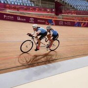 Carla Shibley et sa pilote Meghan Lemiski sur la piste du vélodrome de Lima.