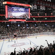 Le Centre Bell a fait salle comble pour le match de la LPHF qui a opposé les Torontoises aux Montréalaises.
