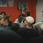 Les joueurs des Alouettes prennent des cours de fran&ccedil;ais dans un effort d'int&eacute;gration et pour pouvoir plus facilement &eacute;changer avec les partisans.