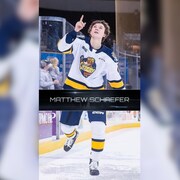 Matthew Schaefer célèbre.