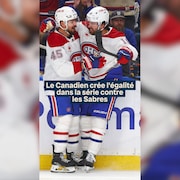 Alex Newhook et Alexandre Carrier c&eacute;l&egrave;brent un but.
