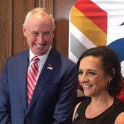 Ron et Cari MacLean ont rencontré les médias avant le début de la cérémonie d'intronisation de nouveaux membre au Hall d'honneur des Jeux du Canada. 