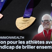 Deux athl&egrave;tes avec un grand sourire.