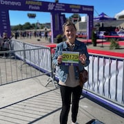 La marathonienne Marion Artaud arbore son dossard