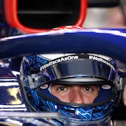 Gros plan sur les yeux d'un pilote de F1 dans son habitacle 