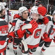 Les joueurs des 67 célèbrent une victoire.