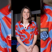 Charlotte Bilbault tout sourire devant la caméra.