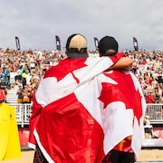Sam Schachter et Jonny Pickett c&eacute;l&egrave;brent.