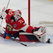 Sergei Bobrovsky réussit un arrêt face à Ryan Nugnt-Hopkins des Oilers. 9 juin 2024.