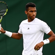 Félix Auger-Aliassime réagit après un point perdu.