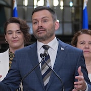 Paul St-Pierre-Plamondon répond aux journalistes.