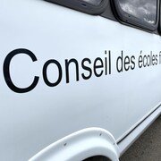 Un autobus scolaire du Conseil des écoles fransaskoises (CEF).