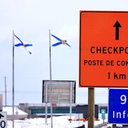 Un contrôle à la frontière entre le Nouveau-Brunswick et la Nouvelle-Écosse, en janvier 2021.