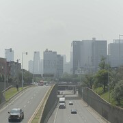 Un nuage de smog sur le centre-ville de Montréal en juillet dernier.