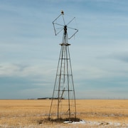 Une structure dans un champs en Saskatchewan.