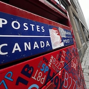 Une boîte aux lettres près du Palais des congrès à Montréal.