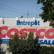 Une image de l'extérieur d'une succursale Costco.