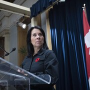 Valérie Plante en conférence de presse à l'hôtel de ville de Montréal.