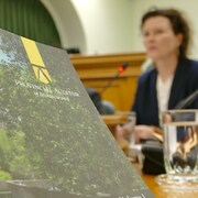 La vérificatrice provinciale de la Saskatchewan Tara Clemett soumet le premier volume de son rapport pour l'année 2023, le 6 juin 2023.