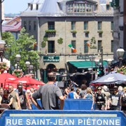 La rue St-Jean piétonne.
