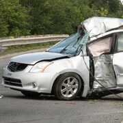 Une voiture accidentée. 