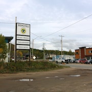 Une rue de la communauté atikamekw de Wemotaci, en Haute-Mauricie.
